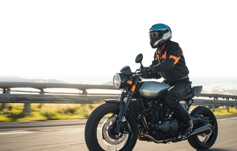 ชุดหูฟังสำหรับหมวกกันน็อคที่ใช้งานร่วมกันได้: วิวัฒนาการขั้นต่อไปของความปลอดภัยด้านเสียงในการขับขี่